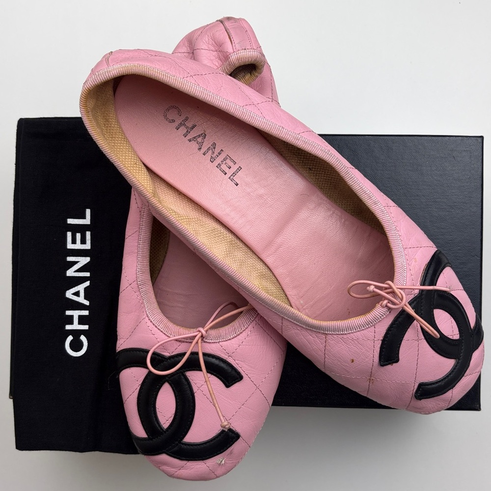Vintage Authentic Chanel Cambon Ballet Flats~ in Pink/Black Quilted Leather - Picture 3 of 16